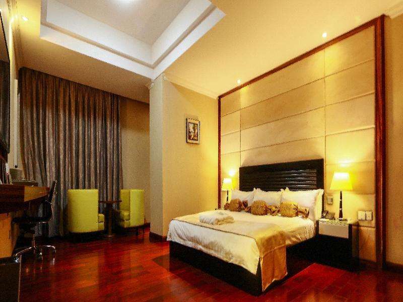 Golden Tulip Essential Lagos Airport Hotel ภายนอก รูปภาพ